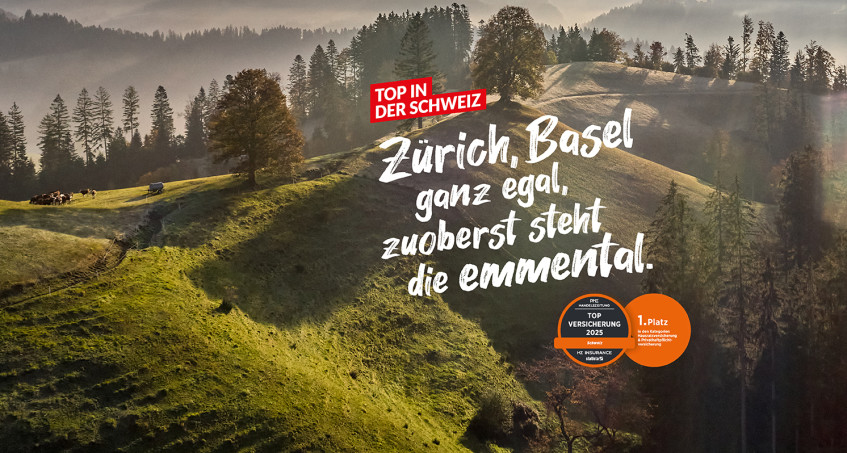 Hügelige Landschaft mit einem Werbeslogan und einem Auszeichnungs-Siegel.